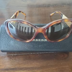 FINAL MARKDOWN Like new Burberry sunnies